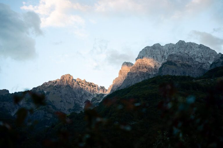 coucher de soleil sur montagne balkan trail